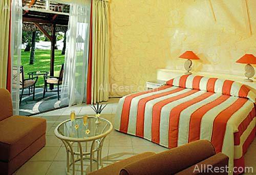 La Pirogue Hotel 8